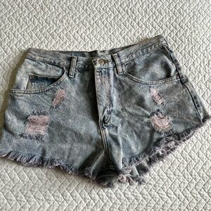 UO vintage wrangler high waisted jean shorts - size 33